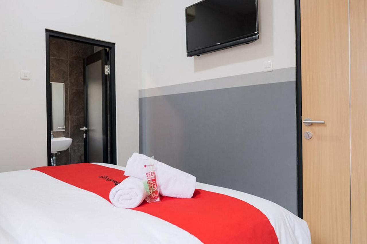 Reddoorz Plus Near Taman Anggrek Mall 雅加达 外观 照片